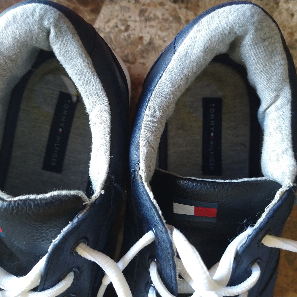 Tommy Hilfiger sneakers size 5 - Picture 5 of 5